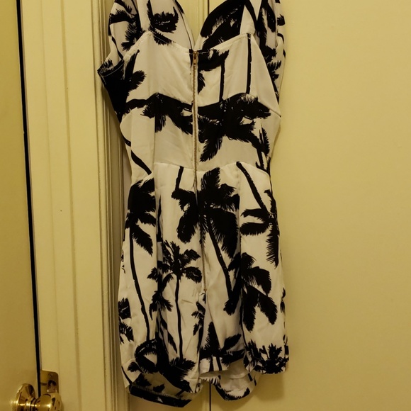 One piece short romper - Picture 4 of 4